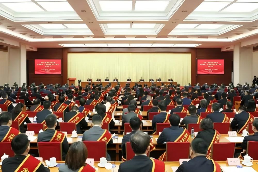 董事長熊俊杰榮獲“全國工業(yè)和信息化系統(tǒng)勞動模范”稱號！